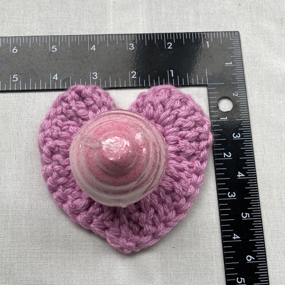 Heart Crochet Scrubby 4.25 x 4 inches and Mini Cupcake Bath Fizzie 2.5 oz  Lilac - Picture 5 of 7